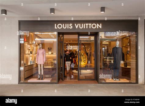 louis vuitton near me outlet.